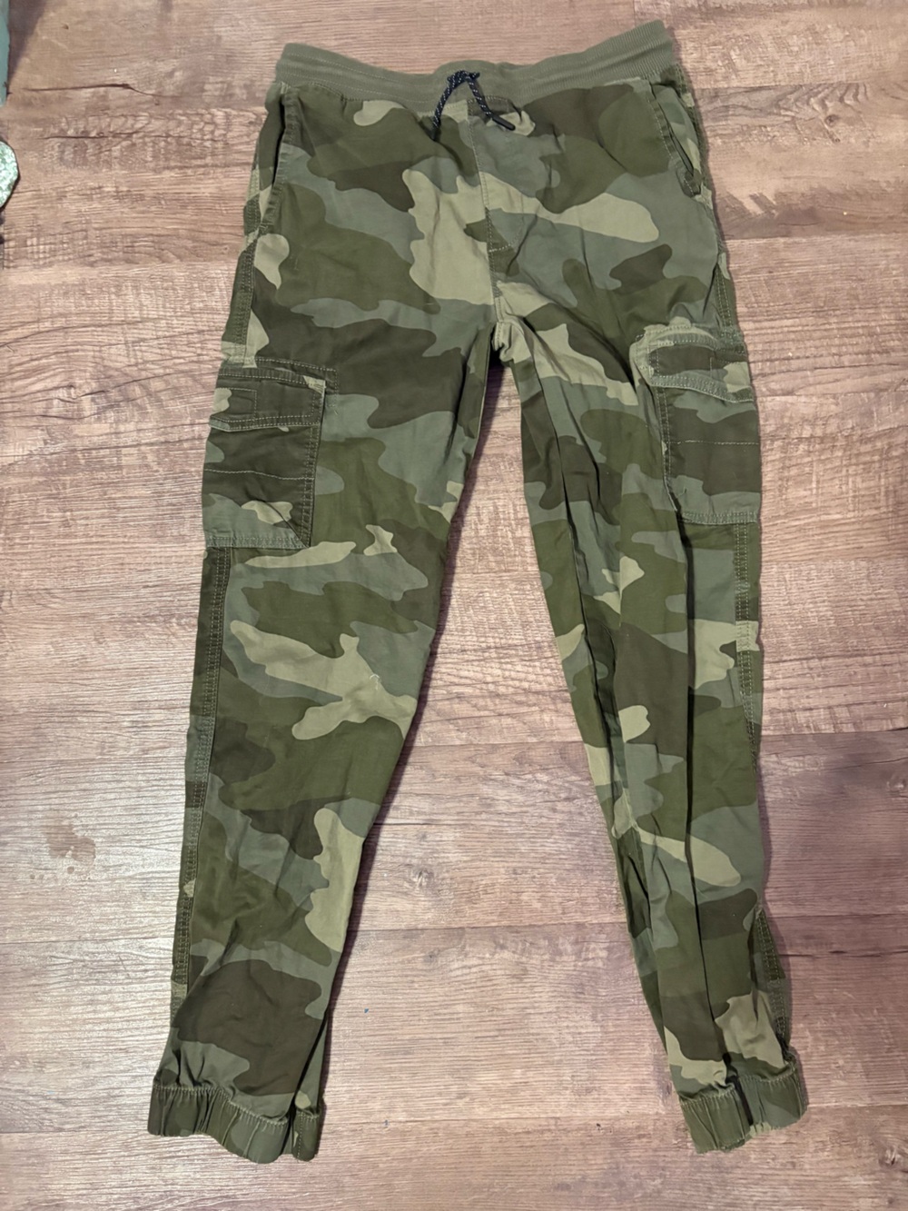 Size 18/20 X-L Camo green baggy pants